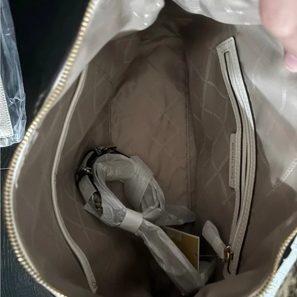 Michael Kors Bag with Snakeskin Accents and matching wallet - Picture 5 of 10